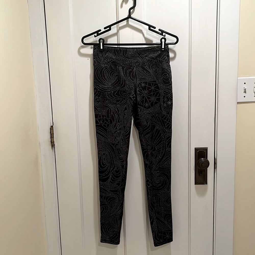 black mossimo leggings with white patterned detail